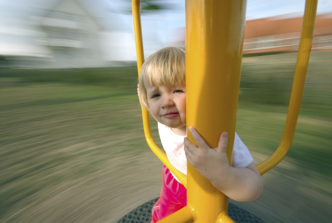 This photo was taken on a children’s merry-go-round. To make the motion stand out even more strongly, use a wide-angle lens. Nikon D200, Sigma 10–20 mm F4–5.6 EX DC HSM, 1/8 s, F22, ISO 100, focus 10 mm. Photo: Ivo Prümmer
