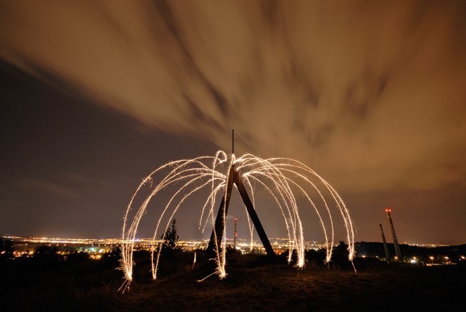 In the forty seconds during which this picture was taken, I used a sparkler to draw curves around a triangulation point. Nikon D200, Sigma 10–20 mm F4–5.6 EX DC HSM, 40 s, F5.6, ISO 100, focus 10 mm. Photo: Ivo Prümmer