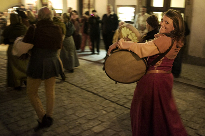 Events like this Rose Festival are a cornucopia for journalistic and documentary photographers. With so many tourists around filming videos and taking pictures on their phones, tablets, compacts, and DSLRs, you’re just one more. Half the time your “victims” will just smile for the camera. Photo: Tomáš Bartoš
